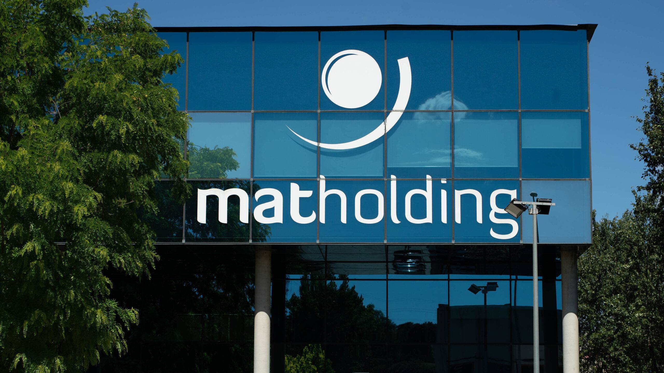 MAT Holding 2|Pau Relat_met holding